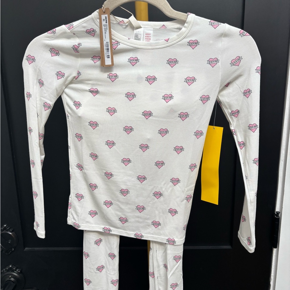 Skims kids Marble Heart 2pc White Pajamas with Pink Heart Pattern